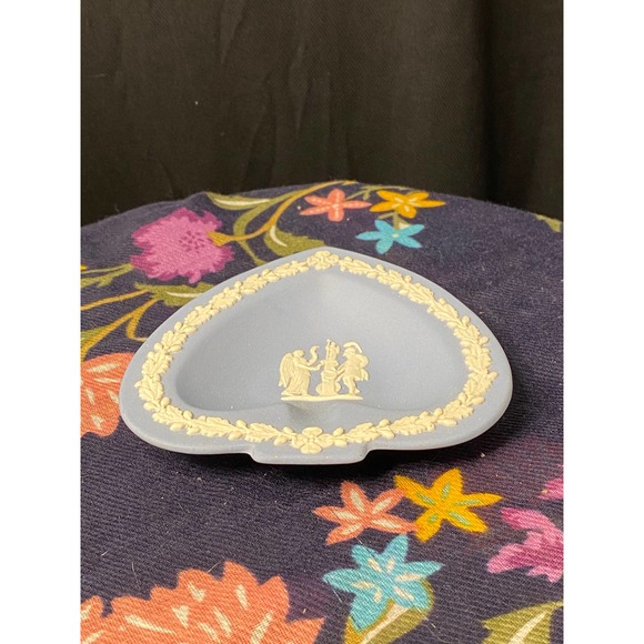 Vintage Wedgwood Blue Jasperware Spade-shaped Ashtray - Picture 1 of 12